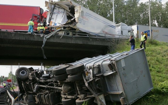 AMSTERDAM – Niet het onoplettende rijgedrag van truckers, maar juist het asociale rijdrag van automobilisten vormt de belangrijkste oorzaak van ongevallen met vrachtwagens. Foto ANP