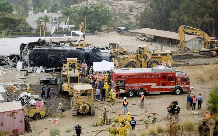 LOS ANGELES - Een overzichts van de reddingswerkzaamheden rondom de trein. Foto EPA