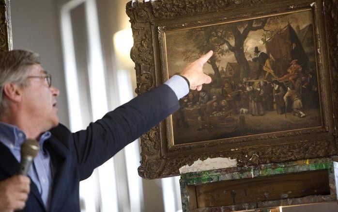 DEN BOSCH – Directeur Karel Schampers van het Frans Hals Museum legde gisteren uit waarom de gemeente Haarlem mogelijk moet meebetalen voor de terugkeer van vijf in 2002 gestolen schilderijen. De doeken, met een totale waarde van ongeveer 3 miljoen euro, 