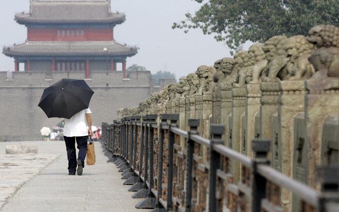 Marco Polo geeft in zijn ”Beschrij ving van de wereld” een overzicht van de landen die hij op zijn reizen naar het Oosten zegt te hebben gezien. Op de fo to de Marco Polobrug in Peking, China.