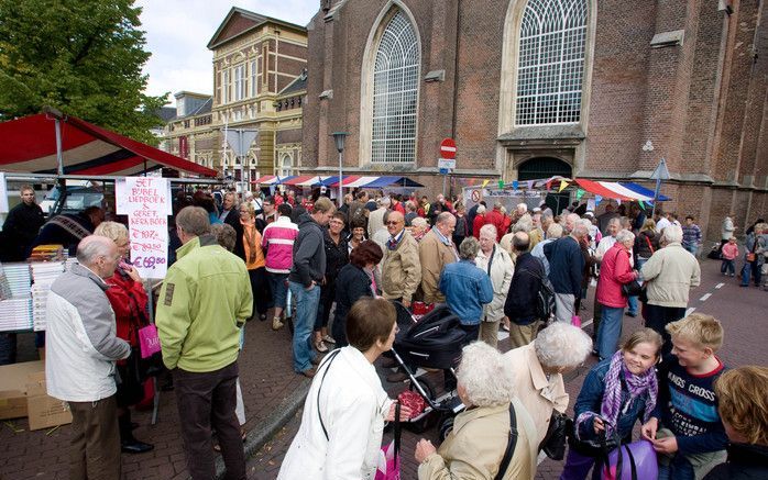 KAMPEN – De jaarlijkse Schooldag van Gereformeerde Kerken vrijgemaakt in Kampen heeft als doel de band tussen de kerk en de Theologische Universiteit te verstevigen. Tijdens de dag is er volop ruimte voor ontmoeting. Foto Freddy Schinkel.