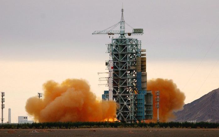 China heeft donderdag zijn derde bemande ruimtevlucht gelanceerd. Drie astronauten, in China taikonauten genoemd, gaan bijna zeventig uur de ruimte in met hun ruimtevaartuig Shenzhou VII. Tijdens deze tocht zal voor het eerst een Chinees een ruimtewandeli