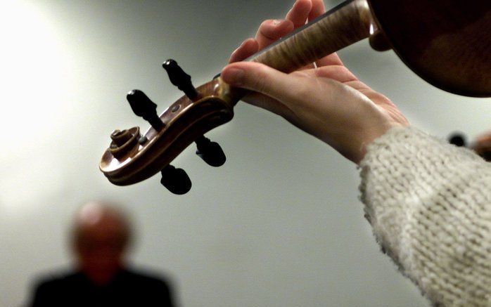 BARNEVELD - De Reformatorische Omroep (RO) zendt sinds woensdag alleen nog uit voor donateurs. De reden is dat de omroep ook voor gratis luisteraars muziekrechten moet betalen en dit bedrag te veel oploopt. Foto ANP