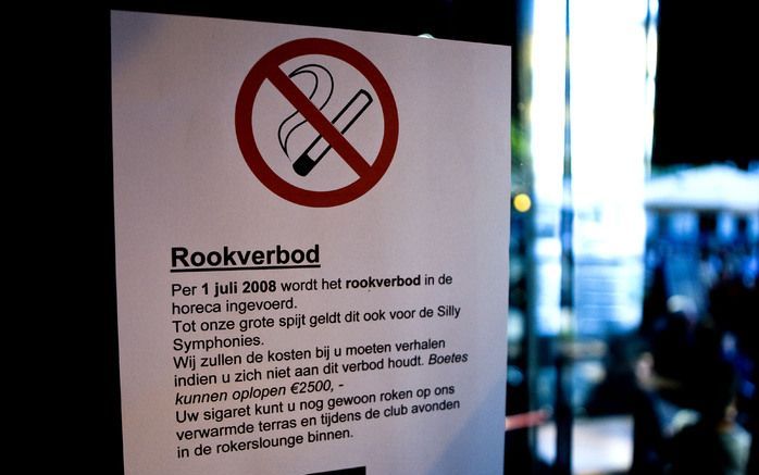 De Voedsel en Waren Autoriteit (VWA) is meer op zijn hoede bij controles op het rookverbod in de horeca. Foto ANP