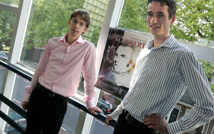 Kees van Bochove (l.) en Wouter Harbers: „Het fascinerende van Schuberts liederen is dat het om muziek gaat van hoge kwaliteit, terwijl het toch toegankelijk en doorzichtig blijft.” Foto RD, Anton Dommerholt