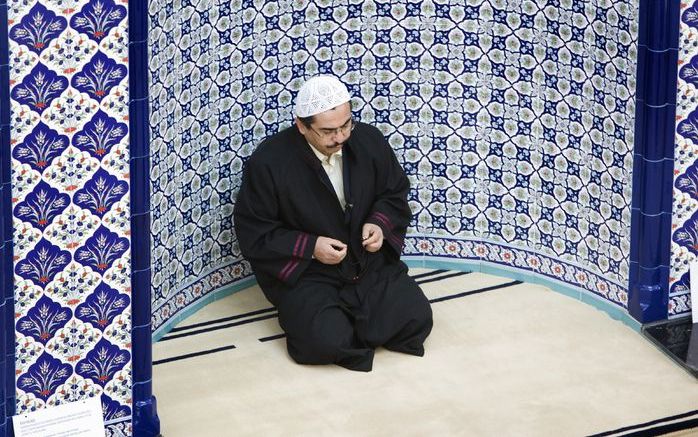 Drie imams beginnen volgend jaar aan hun opleiding aan de Nederlandse Defensie Academie om geestelijk verzorger voor de krijgsmacht te worden. Foto ANP