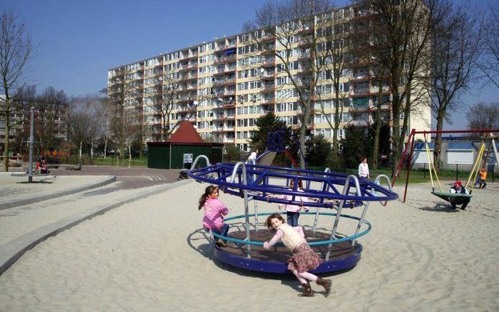 De komst van zedendelinquenten in woonwijken zorgt geregeld voor ophef in de buurt. Foto: de Utrechtse wijk Overvecht. Daar ontstond onlangs commotie in verband met de terugkeer van een ontuchtpleger in de flat van zijn slachtoffertje. Foto ANP