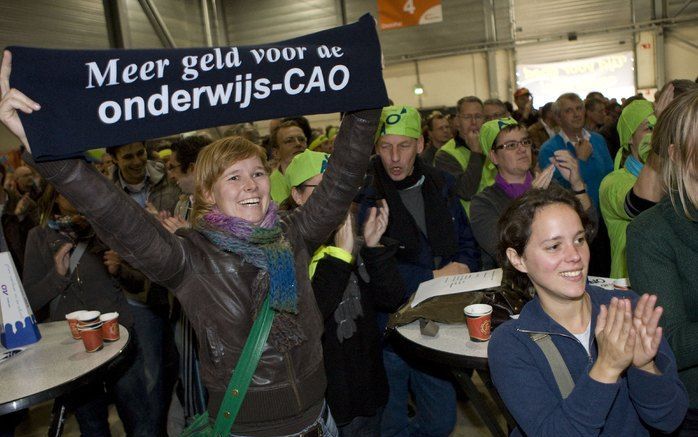 Leraren voeren maandag actie tijdens een bijeenkomst in de Brabanthallen in Den Bosch. Foto ANP