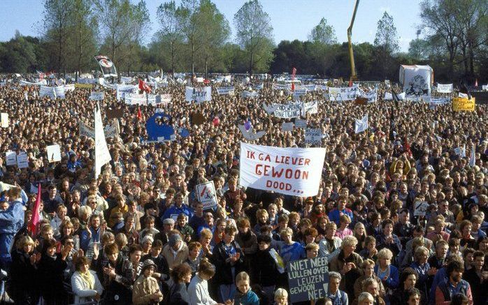 Prinses Irene sprak op 29 oktober 1983 zo'n 550.000 mensen toe op het Haagse Malieveld die protesteerden tegen de plaatsing van kruisraketten in Nederland. Haar optreden kreeg internationaal veel aandacht. Foto ANP