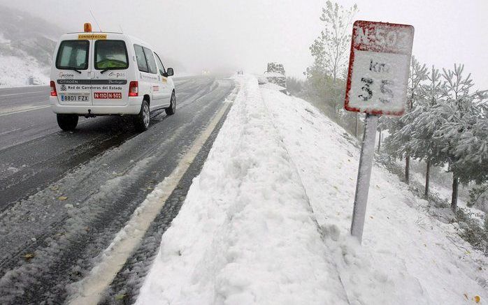 De weerdiensten hebben voor de rest van de week nog meer sneeuw, kou en regen in Spanje voorspeld. Foto EPA