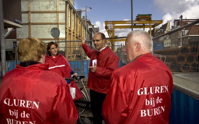 Rondleiding langs de verzakkingen aan de Vijzelgracht. - Foto ANP