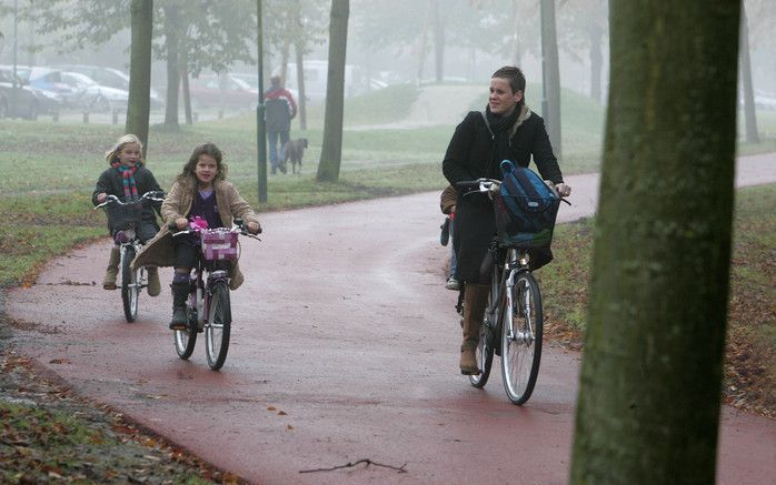 HOUTEN &#61559;– De Fietsersbond heeft de Utrechtse gemeente Houten gisteren door uitgeroepen tot fietsstad van het jaar 2008. Foto RD, Anton Dommerholt