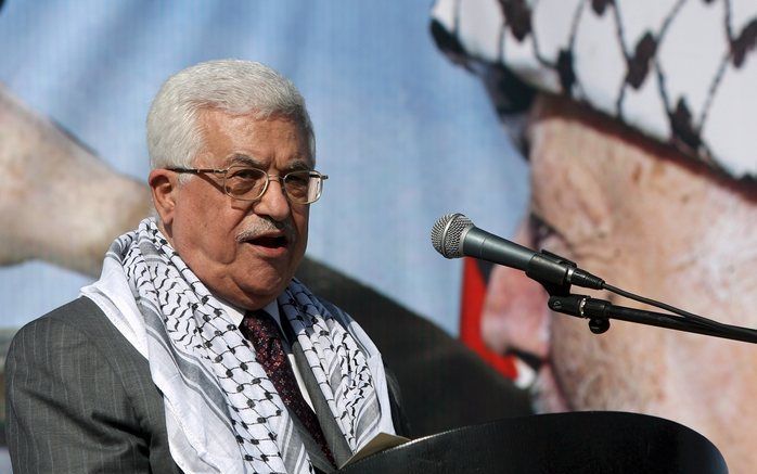 RAMALLAH – De Palestijnse president Mahmoud Abbas heeft woensdag de symbolische eerste steen gelegd van het Arafat–museum. Het is deze week vier jaar geleden dat PLO-leider Yasser Arafat overleed. Foto EPA