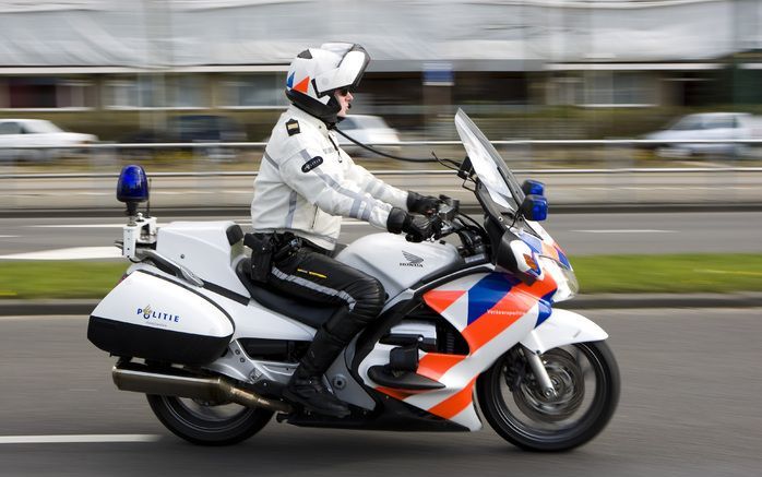 LEUSDEN – Politievakbond ACP heeft een tienpuntenplan gemaakt dat geweld tegen politiemensen en andere ambtenaren moet voorkomen. De maatregelen lopen uiteen van huisarrest voor notoire onruststokers tot een smoelenboek van veelplegers op internet. Het pl