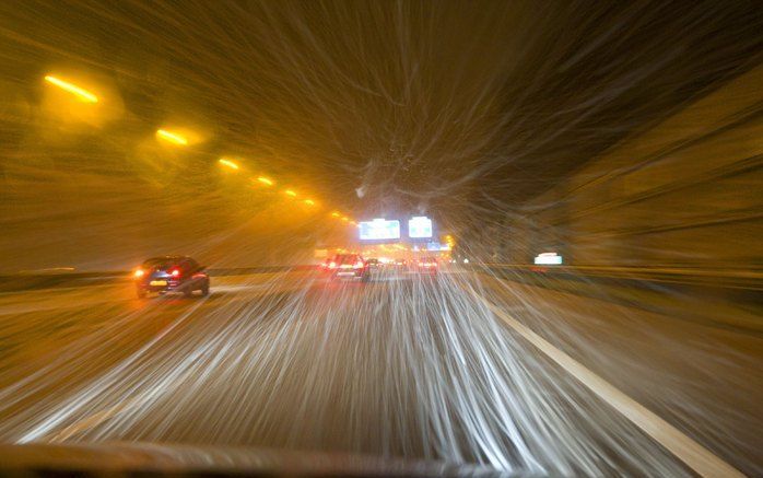 RIJSWIJK – In het verkeer zijn zaterdagochtend drie doden gevallen. De ongelukken waren volgens de politie vrijwel zeker het gevolg van gladheid en hagel. Foto ANP