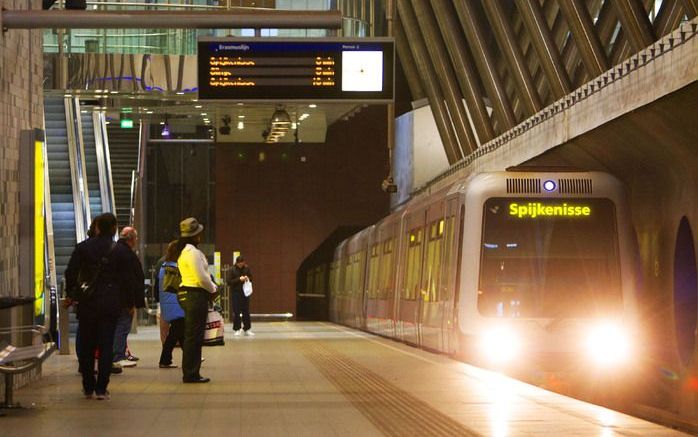 ROTTERDAM – Een controleactie in de metro in Rotterdam heeft vrijdagavond 215 bekeuringen wegens zwartrijden opgeleverd. Foto ANP