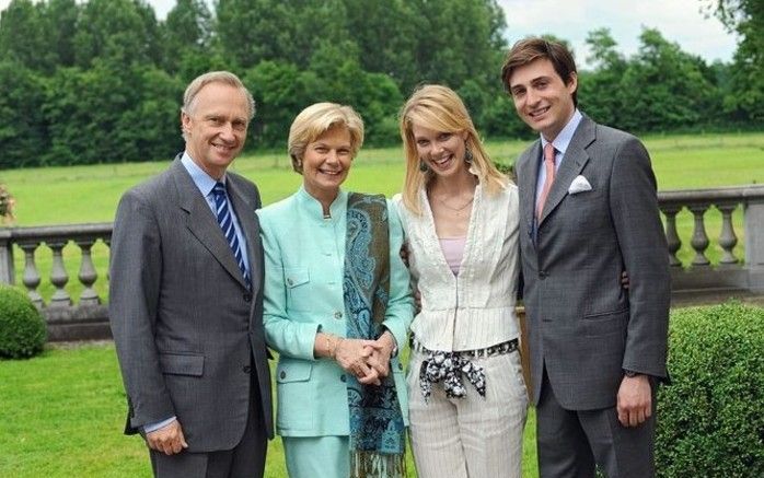 In het Belgische Mechelen trouwt zaterdag aartshertogin Marie Christine van Oostenrijk (2e v. r.) met graaf Rodolphe van Limburg Stirum (r.). Marie Christine is een dochter van aartshertog Carl Christian van Habsburg Lotharingen (l.), een kleinzoon van de