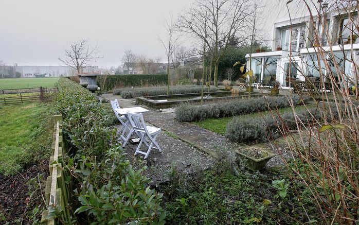 De rechtbank in Dordrecht buigt zich dinsdag over de vraag of gemeente Zederik zonder vergunning afvalwater heeft geloosd in de tuin van familie Krouwel. Foto: RD, Anton Dommerholt