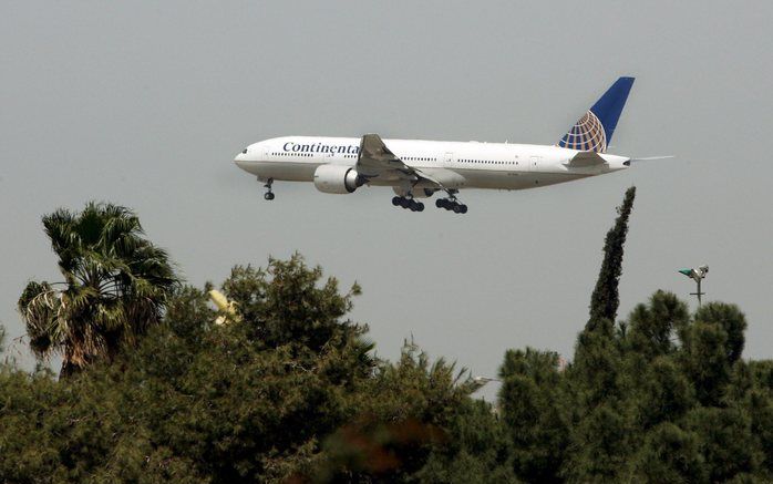 TEL AVIV - Op het vliegveld Ben Gurion (bij Tel Aviv) zijn zondag twee messiasbelijdende Joden gearresteerd op verdenking van „illegale zendingsactiviteiten.” Foto EPA