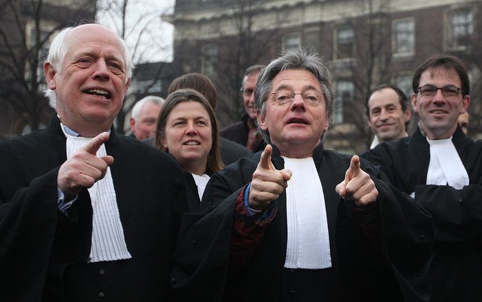 Protesten in en buiten de Tweede Kamer hebben woensdag een alternatief plan opgeleverd voor bezuinigingen op de gesubsidieerde rechtsbijstand. Foto ANP