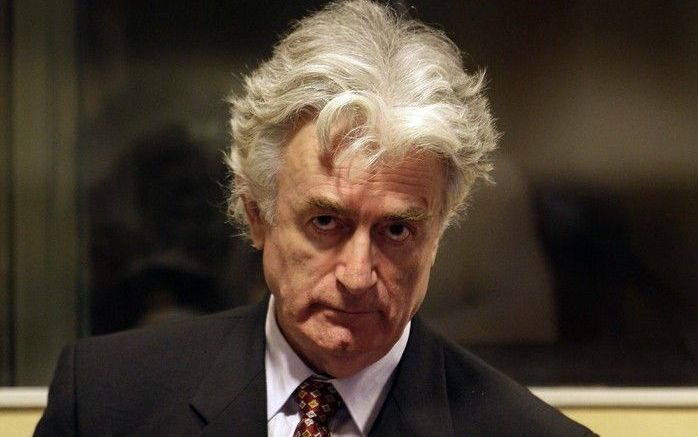 Karadzic, president van de Bosnische Serviërs tijdens de Bosnië-oorlog (1992/95), claimt dat hij in 1996 een afspraak heeft gemaakt met de Amerikaanse Balkan-bemiddelaar Holbrooke: Karadzic zou zich terugtrekken uit de politiek en in ruil daarvoor niet wo