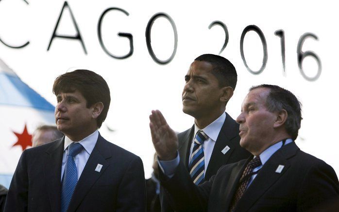 „Net als ik werd Blagojevich groot in een cultuur die leerde dat het krijgen van materieel succes, macht en invloed het grote doel van het leven is.” Foto: gouverneur Rod Blagojevich (l.) van Illinos, die vorige week gearresteerd werd op verdenking van co