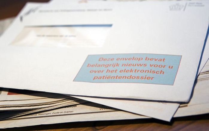 Alle Nederlandse burgers ontvingen 1 november 2008 een brief over het Elektronisch Patiëntendossier. „Moeten we niet weigeren dat onze gegevens in een elektronisch dossier komen”, vraagt prof. dr. M. J. Verkerk zich af. Foto ANP