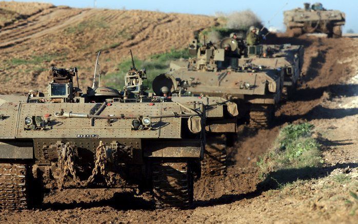 Israëlische tanks keerden dinsdagmorgen terug van patrouille uit de Gazastrook. Foto EPA.