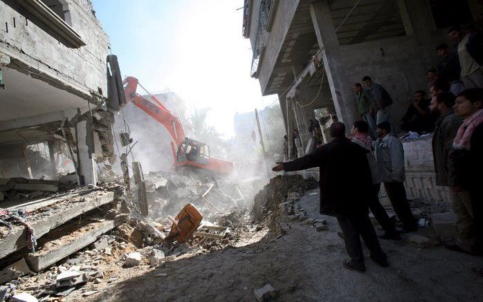 Bij een Israëlische beschieting van een school van de Verenigde Naties in Gaza zijn dinsdag zeker veertig doden gevallen. Foto EPA