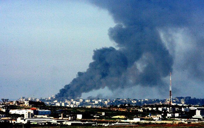 Rook boven de Gazastrook na een Israelische aanval. Foto EPA