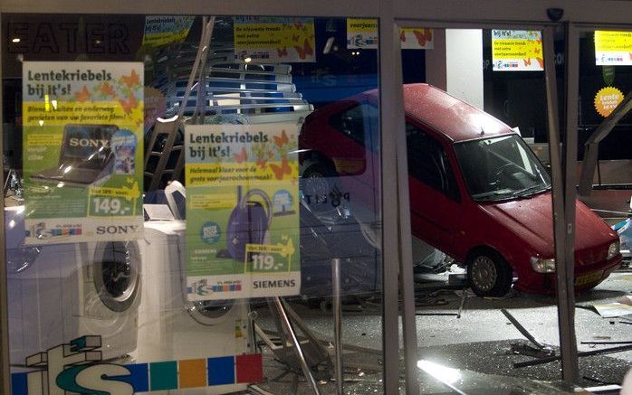 Onbekenden hebben maandagavond omstreeks 23.30 uur een ramkraak gepleegd bij een audio– en videozaak aan de Avenue Céramique in Maastricht. Dat heeft de politie dinsdag gemeld. Foto ANP