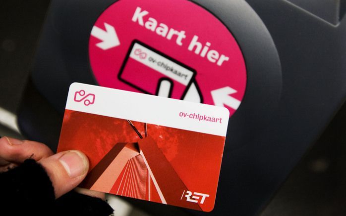 35 procent van de reizigers in Rotterdam gebruikt het nieuwe pasje voor het openbaar vervoer.