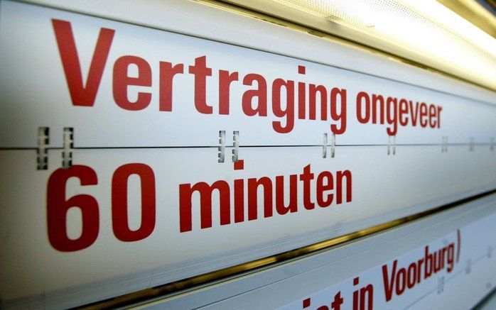 Conducteurs en machinisten van de Nederlandse Spoorwegen zijn niet te spreken over de nieuwe dienstregeling van de NS. De overstaptijden zijn te kort, de pauzes komen in het gedrang en er kan nauwelijks worden bijgestuurd. Dat kan tot fouten leiden, met a