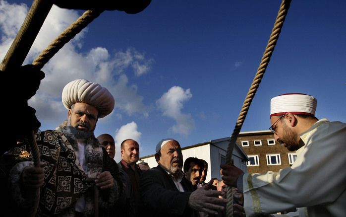 Beleggingsmaatschappij Manderen van de Turkse beweging Milli Görüs mag niet alleen verdergaan met de bouw van de Westermoskee in Amsterdam. foto ANP