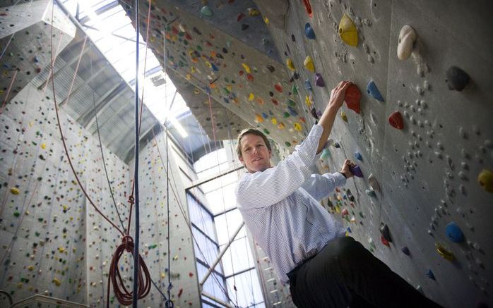 WOERDEN – Volgens Stan Stolwerk, directeur van de Koninklijke Nederlandse Klim- en Bergsport Vereniging, is klimmen een veilige sport. „Het is zes jaar geleden dat het laatste dodelijk klimongeluk plaatshad. Er gebeurt weinig, maar als er iets gebeurt, is