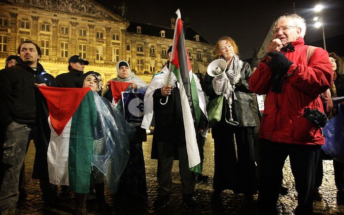 AMSTERDAM – „Het nieuwste zusje van de Holocaustontkenning bestaat uit het gelijkstellen van het optreden van Israël in Gaza met van nazi-Duitsland”, signaleert CIDI-medewerker Elise Friedmann. Foto EPA