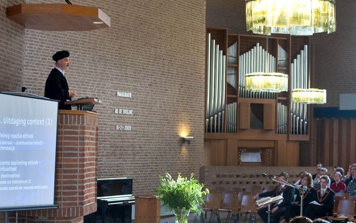 Dr. De Bruijne aanvaardde vrijdag het ambt van hoogleraar ethiek en spiritualiteit aan de Theologische Universiteit Kampen (TUK).