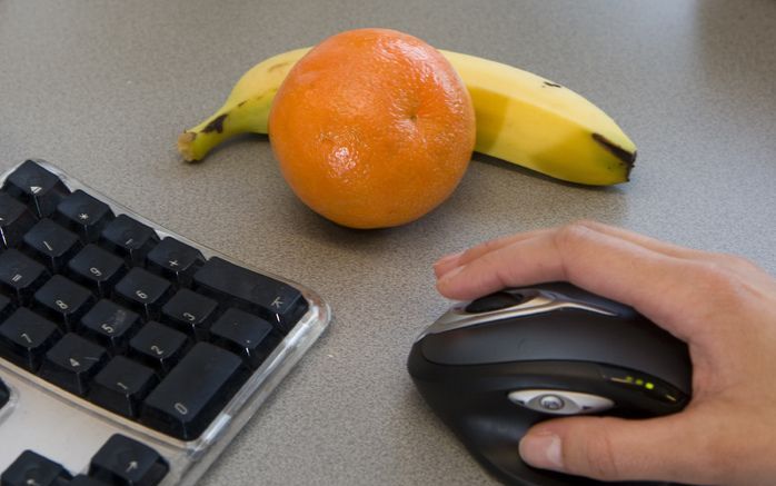 Patiënten op ic’s kunnen vaak niet praten of schrijven. Met het toetsenbord, voorzien van knoppen en logo’s, kunnen ze zonder veel moeite duidelijk maken of ze dorst hebben of pijn, en waar de pijn precies zit. Ook bevat het bord verschillende gezichts-ui