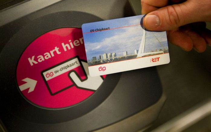 ROTTERDAM - Het aantal zwartrijders in de Rotterdamse metro neemt af na invoering van de OV-chipkaart. Foto ANP