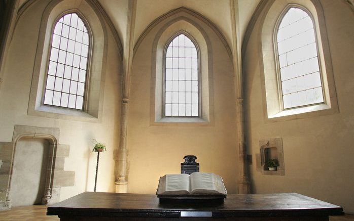 „Mijn grootvader Den Hertog heeft eens zijn hele gezin aan het werk gezet toen hij aan tafel Jesaja 64 las.” Op foto: het Auditoire de Calvin in Genève. Foto RD, Anton Dommerholt