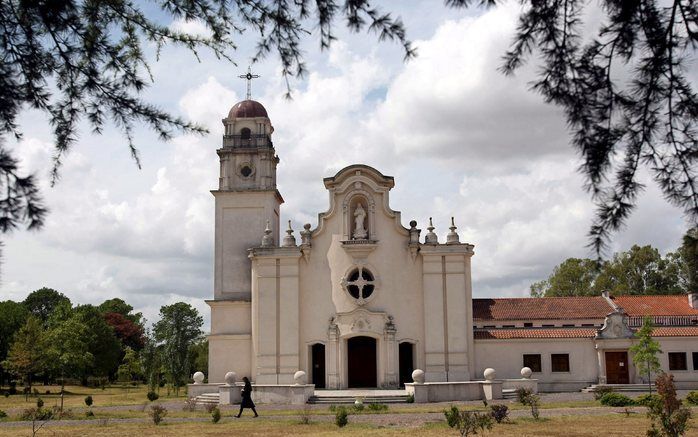 BUENOS AIRES - Bisschop Williamson was tot voor kort hoofd van het seminarie in La Reja. Foto EPA