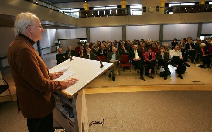 Hans Werkman spreekt over de ontvangst van Jan Wolkers in christelijke kring. Foto's RD, Anton Dommerholt