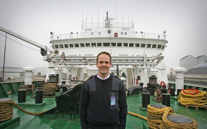 Het schip vormt voor de Nederlandse kapitein Colenbrander de uitkomst van een jongensdroom. „Vanaf mijn achtste heb ik al gezegd dat ik op de Logos wilde werken.” Foto’s RD, Henk Visscher