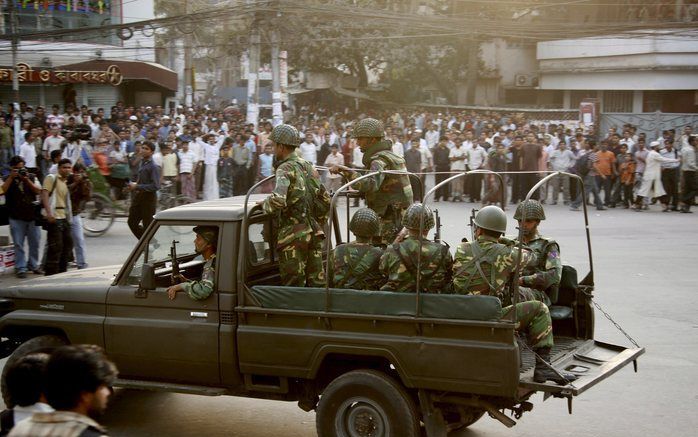 Veiligheidstroepen hebben in Bangladesh ongeveer tweehonderd muiters aangehouden. Foto EPA