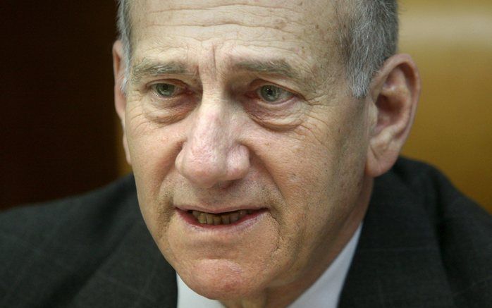 JERUZALEM – Het hoofd van het openbaar ministerie in Israël overweegt premier Ehud Olmert aan te klagen voor corruptie. Dat heeft procureur–generaal Meni Mazuz zondag gezegd. Foto EPA