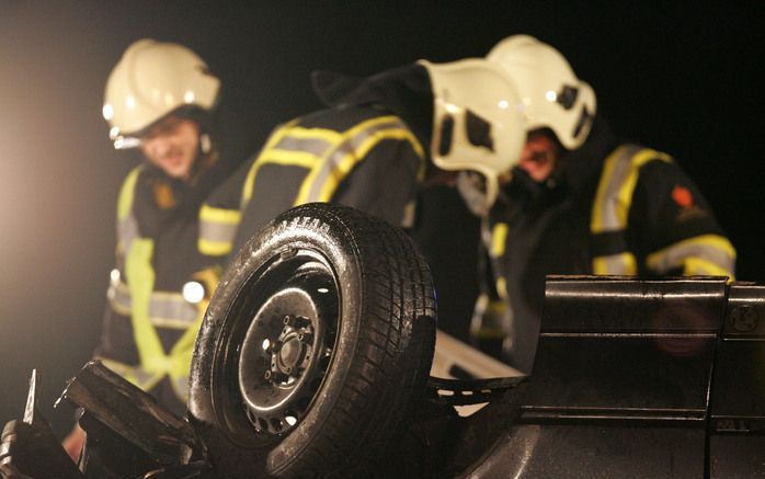 Een frontale botsing tussen twee auto’s in het Brabantse Achtmaal heeft dinsdagmiddag een van de inzittenden het leven gekost. Drie anderen raakten gewond, aldus een politiewoordvoerster. Foto ANP