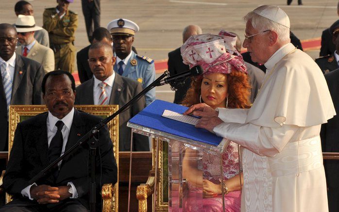 ROME – Paus Benedictus XVI is gistermiddag in Kameroen aangekomen voor een zevendaagse reis naar dit land en Angola. Foto EPA