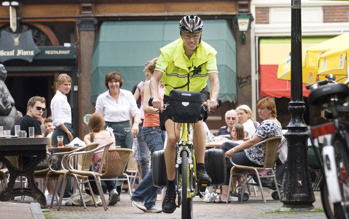 De fietsambulance in de stad Utrecht is een snel en wendbaar alternatief voor een gemotoriseerde ambulance. Dat blijkt na een proefperiode van een half jaar van de Regionale Ambulance Voorziening Utrecht (RAVU). Het project wordt verlengd tot minstens 1 j