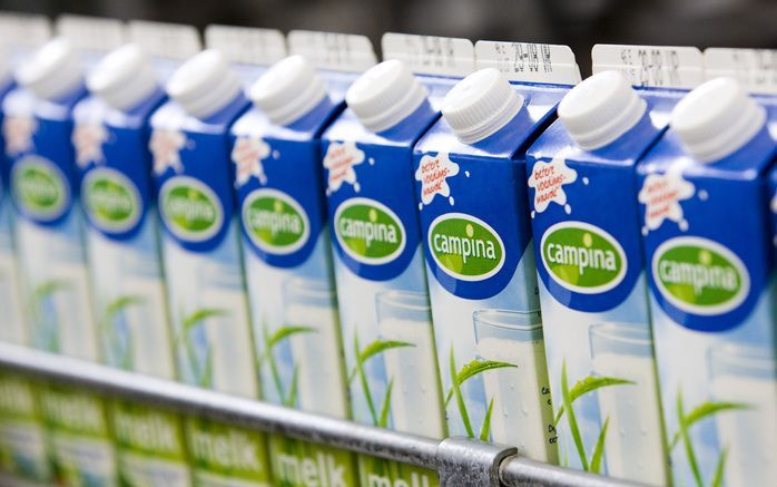 AMERSFOORT (ANP) – Ook het ’nieuwe’ zuivelconcern FrieslandCampina heeft last van de economische neergang. Het bedrijf, dat vorig jaar ontstond na een fusie tussen Campina en Friesland Foods, gaat komend jaar bezuinigen, maar wil ook verder uitbreiden. Fo