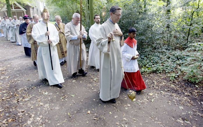 Voor het eerst sinds mensenheugenis trekken morgen rooms-katholieken in een processie door Soest. Foto: Processie in Limburg. Foto ANP